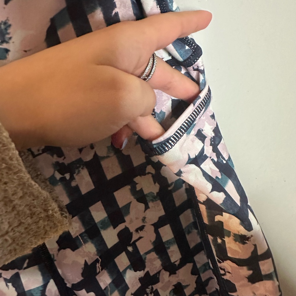 Sweaty Betty Super Sculpt 7/8 Workout Leggings in Flower Check Print - Picture 4 of 7